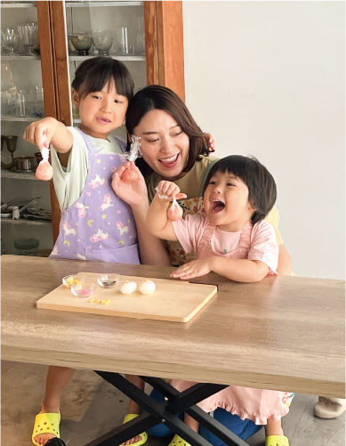 料理をする親子